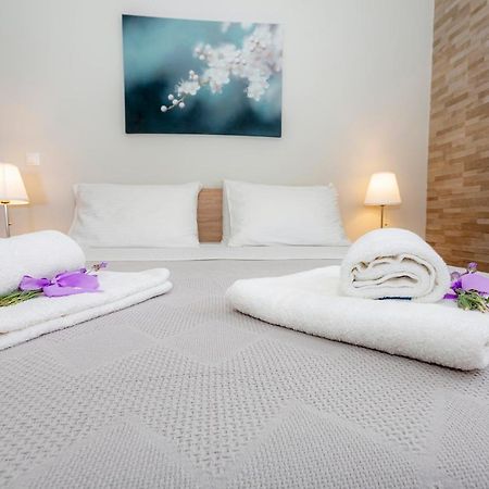 Sofia'S Apart 4U Glyfada  Bagian luar foto